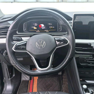 Volkswagen Tiguan L Smart version