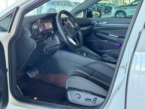 Volkswagen Golf VIII из Китая