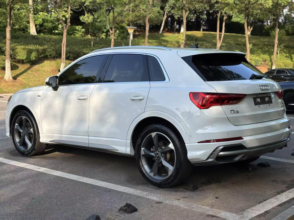 Audi Q3 (F3)