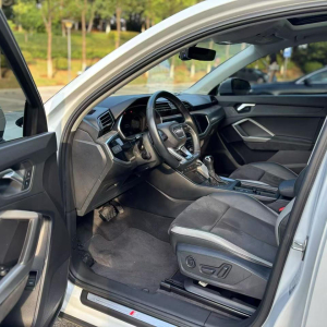 Audi Q3 (F3)