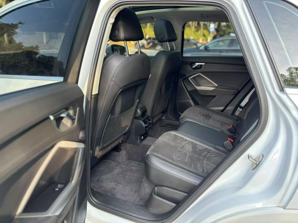 Audi Q3 (F3)