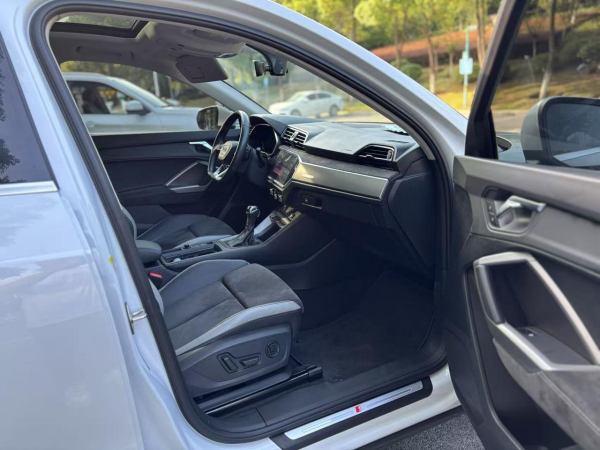 Audi Q3 (F3)