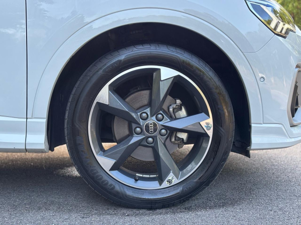 audi q3 (F3)
