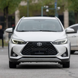 TOYOTA Yaris L Premium