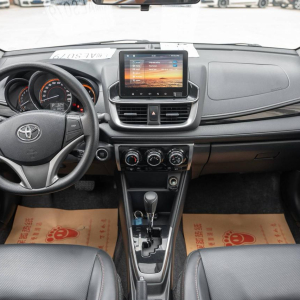 TOYOTA Yaris L Premium