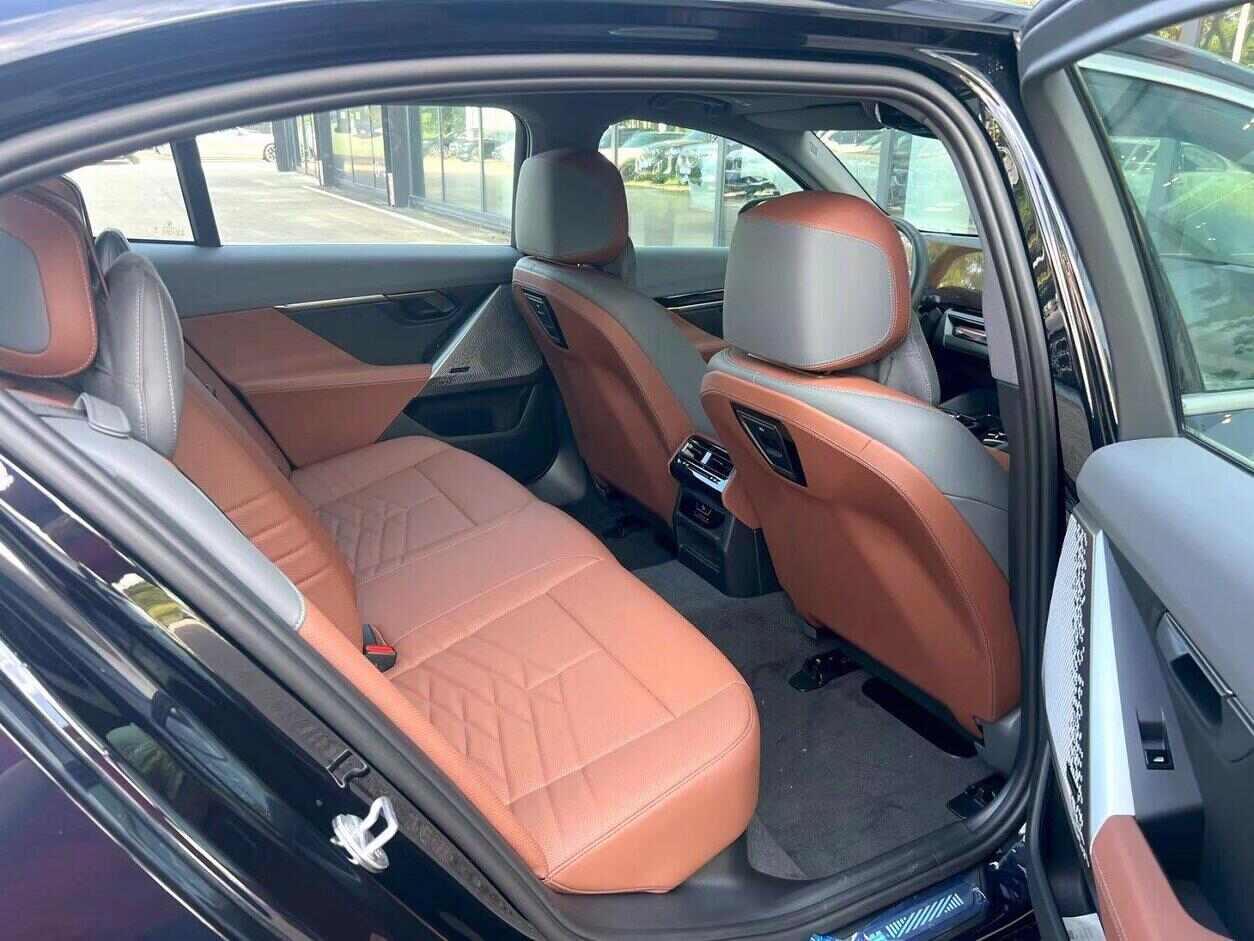  BMW i5 eDrive40L M Sport Package