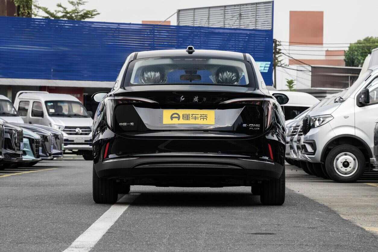  Hongqi EQM5 610 km Plus 2025