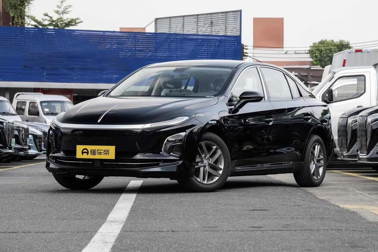  Hongqi EQM5 610 km Plus 2025