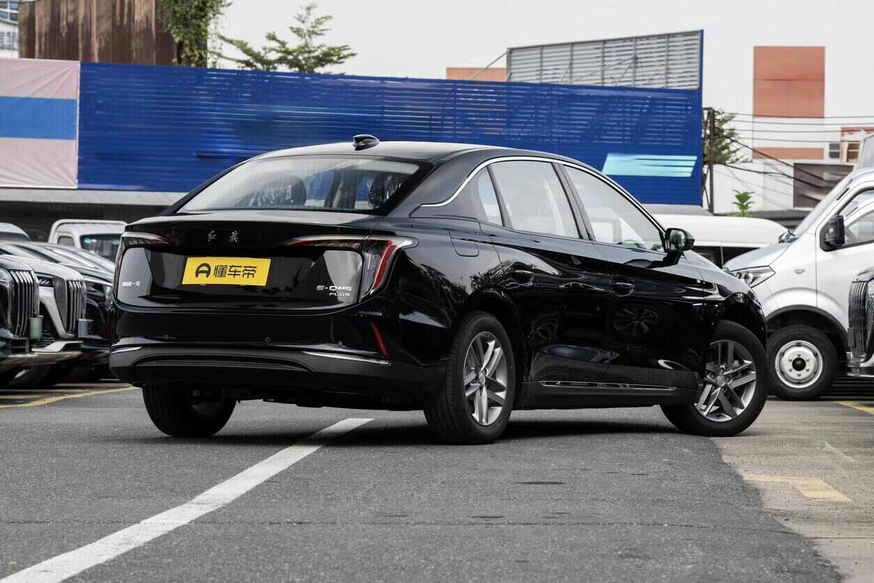  Hongqi EQM5 610 km Plus 2025