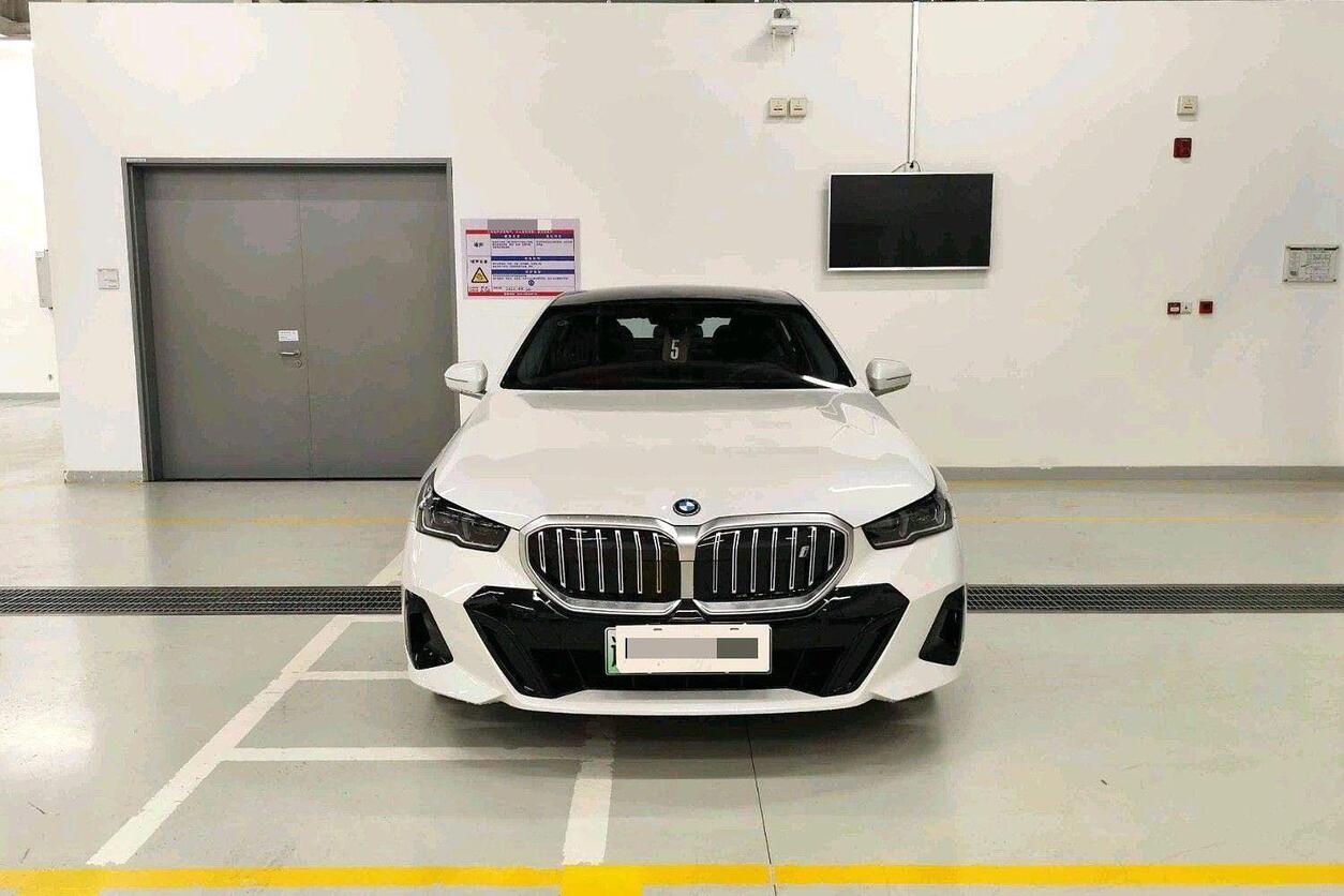  BMW i5