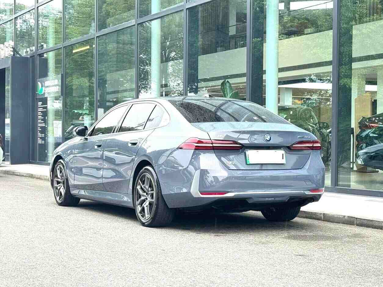  BMW i5