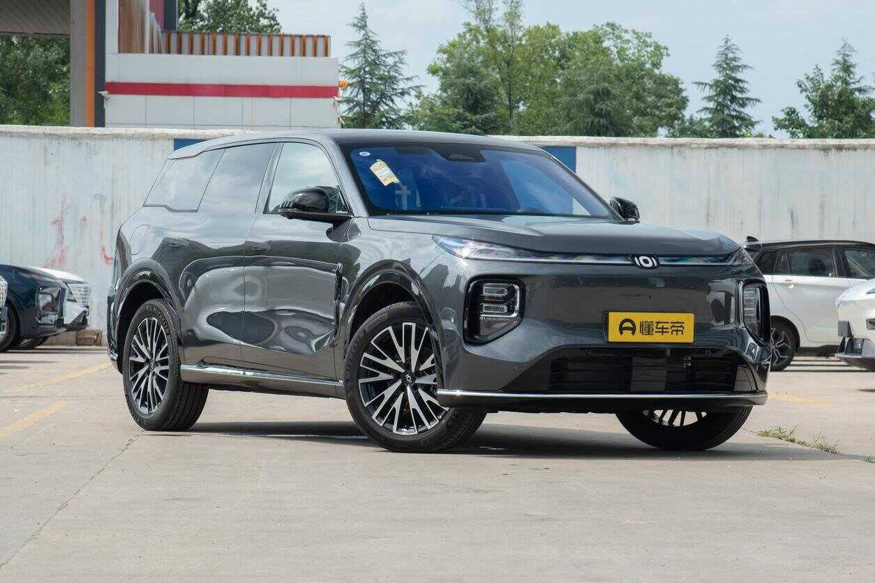 Автомобиль Changan Q07 (2025)