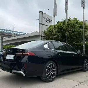  BMW i5 eDrive40L M Sport Package