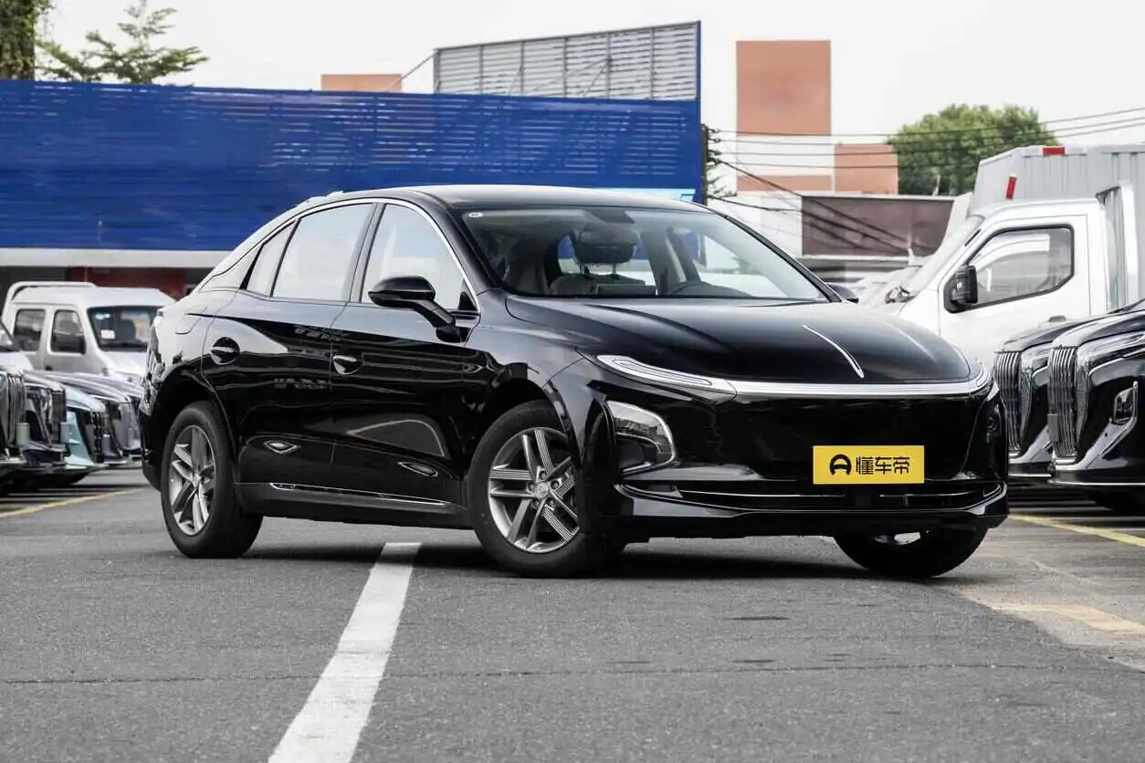  Hongqi EQM5 610 km Plus 2025