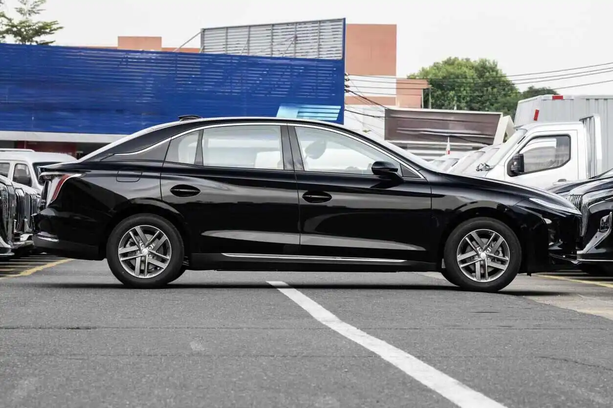  Hongqi EQM5 610 km Plus 2025