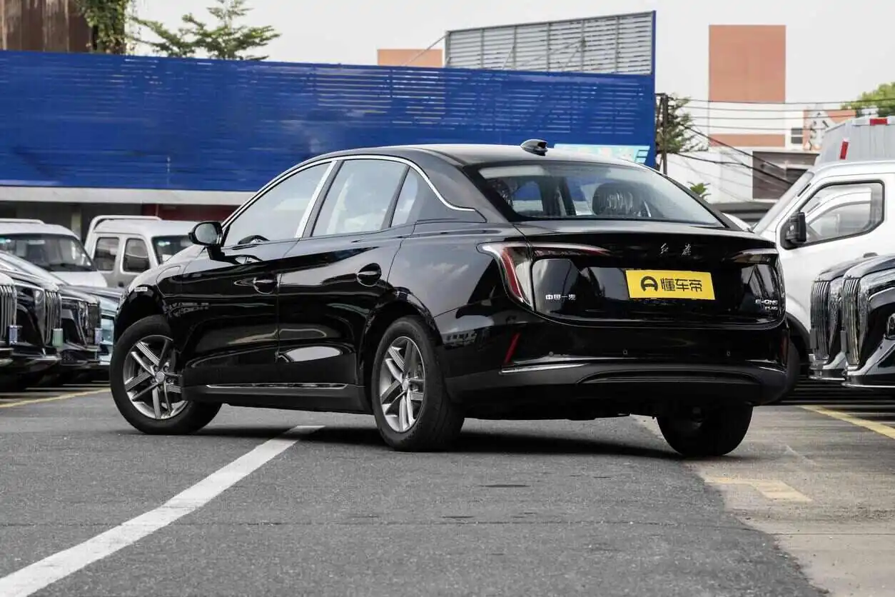  Hongqi EQM5 610 km Plus 2025