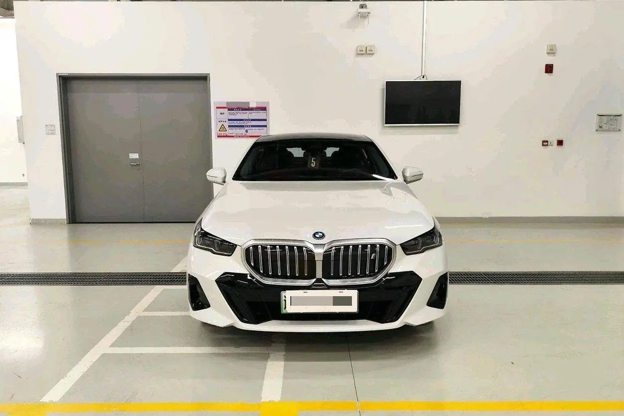  BMW i5