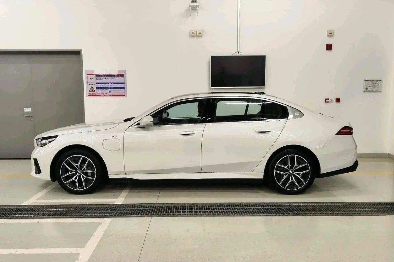  BMW i5