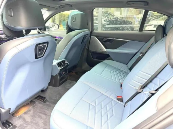  BMW i5